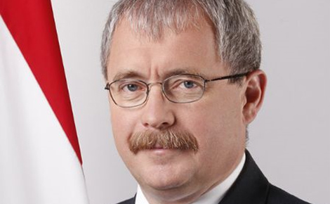 Fazekas Sándot adta át az új szolnoki gyáregységet